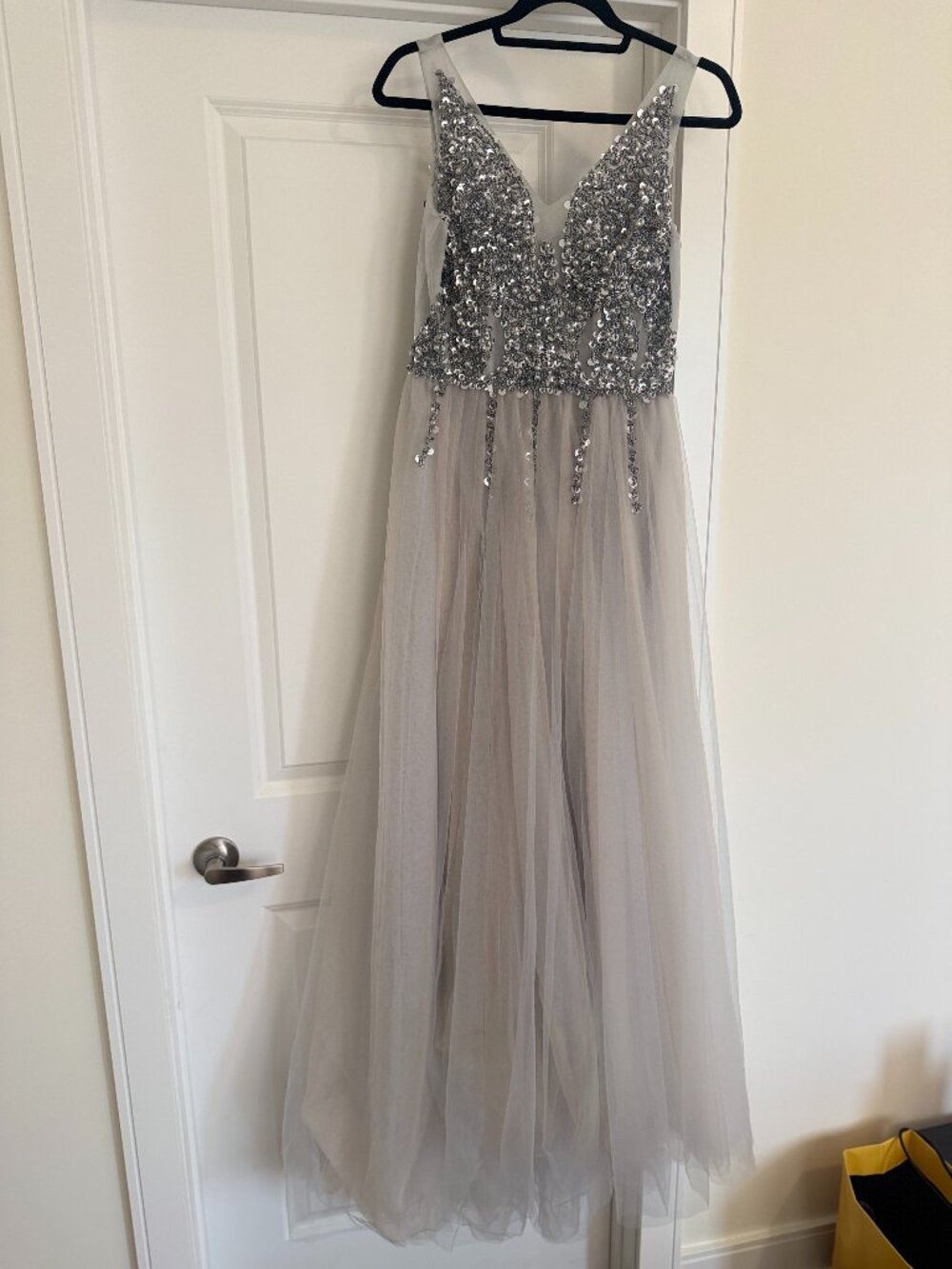 Stunning Beaded Sequin Tulle Gown | V-Neck | Formal / Prom / Evening Dress